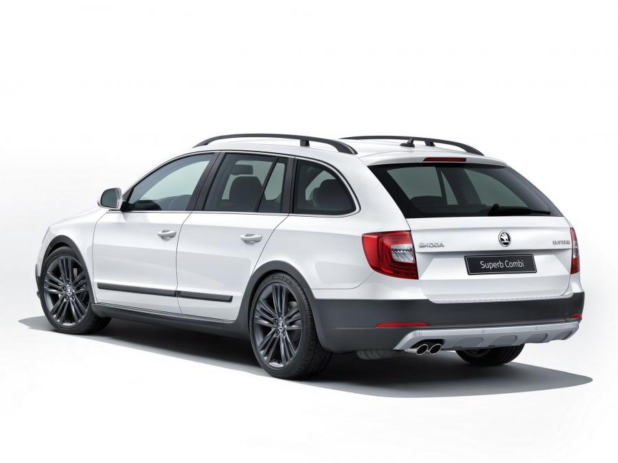 Skoda Superb Combi OutDoor 2014 года  (фото 2 из 4)